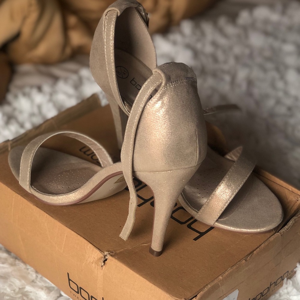 Gold Sandals 😻